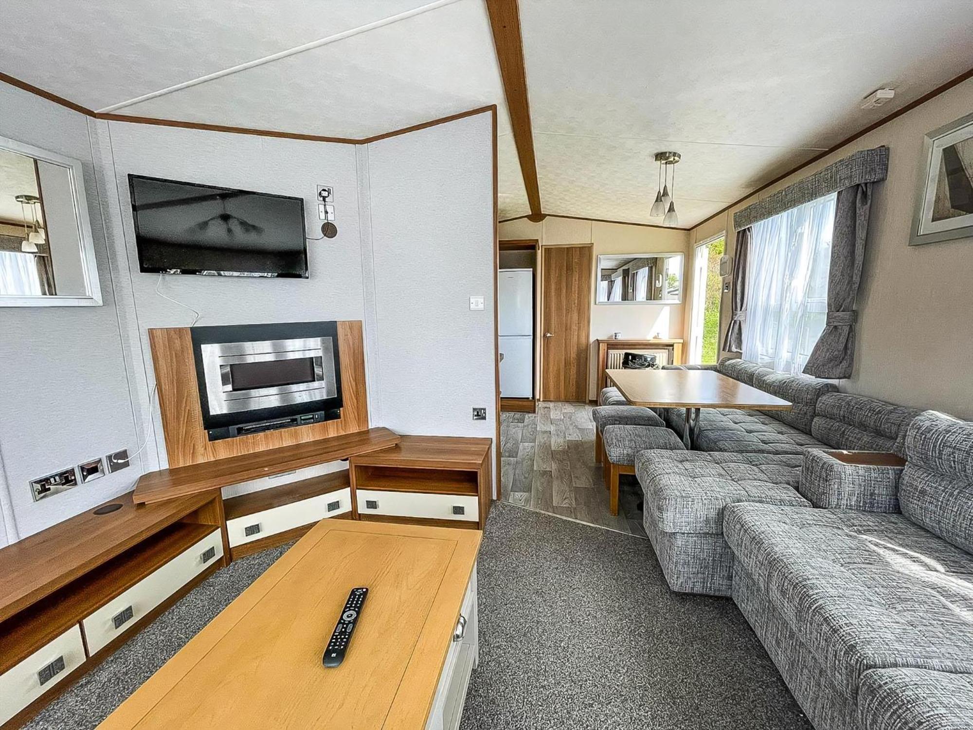 Lovely 8 Berth Caravan At Sunnydale In Lincolnshire Ref 35239S Louth  Exterior photo