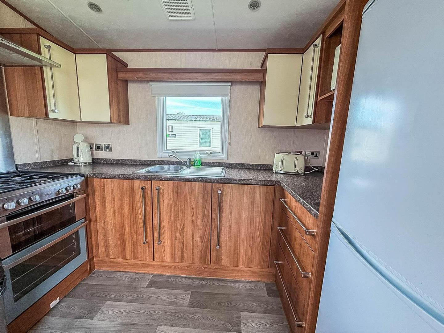Lovely 8 Berth Caravan At Sunnydale In Lincolnshire Ref 35239S Louth  Exterior photo