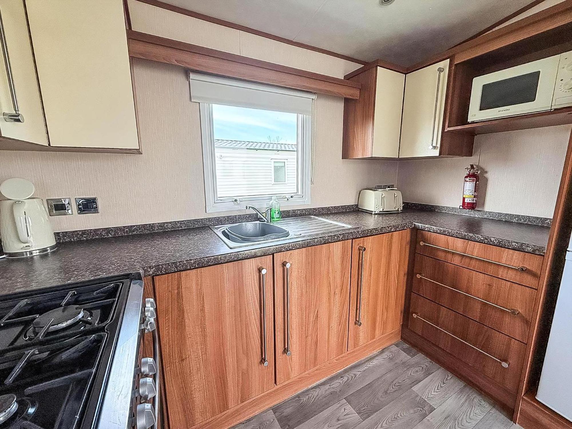 Lovely 8 Berth Caravan At Sunnydale In Lincolnshire Ref 35239S Louth  Exterior photo