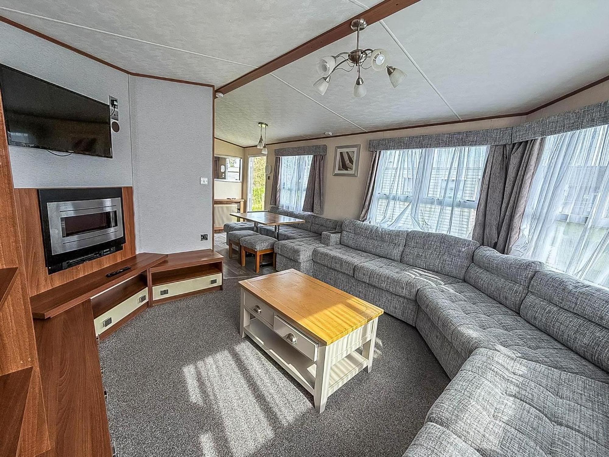 Lovely 8 Berth Caravan At Sunnydale In Lincolnshire Ref 35239S Louth  Exterior photo